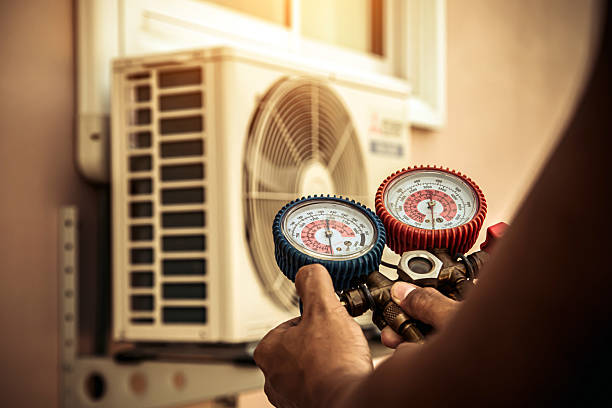 Professional Hvac technician working in Mount Pleasant, IA